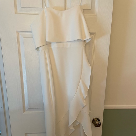 NWT. Size 4. White XSCAPE Crepe Bustier Ruffle Dress - Picture 2 of 5